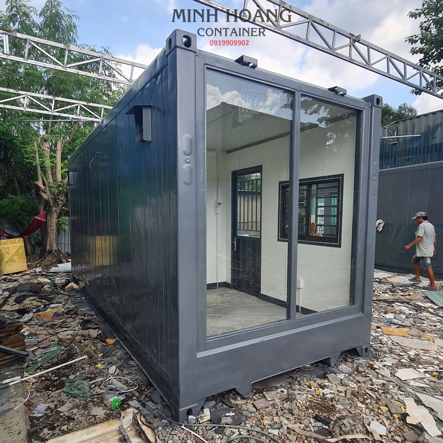 Container nhà ở 20 feet khung kính tạo không gian mở dạng chia thành hai phòng đầy đủ thiết bị